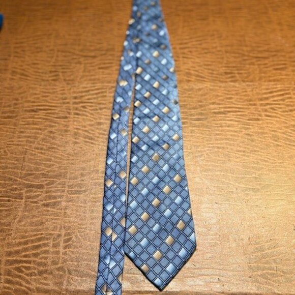 Kenneth Cole New York Geometric Diamond Pattern Men's 100% Silk Necktie HandMade - Picture 2 of 4